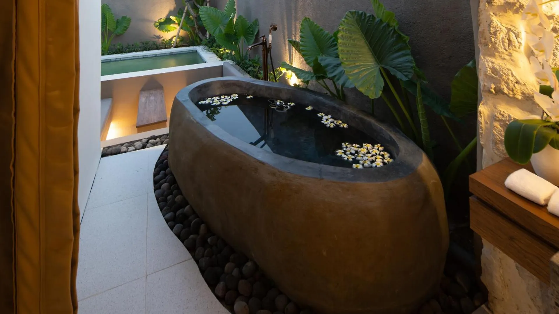 Ubud Mas Glamping Luxury Tent